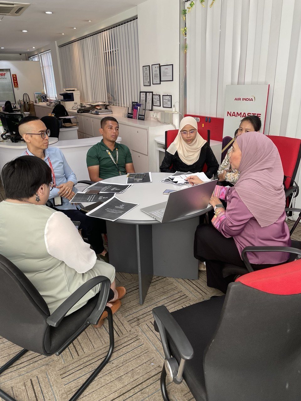 Small group advisory discussion in an office setting